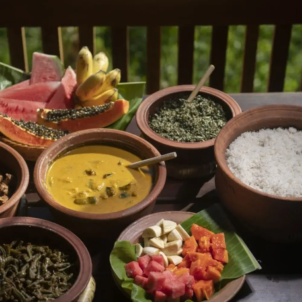 Sri Lankan rice and curry served in clay pots